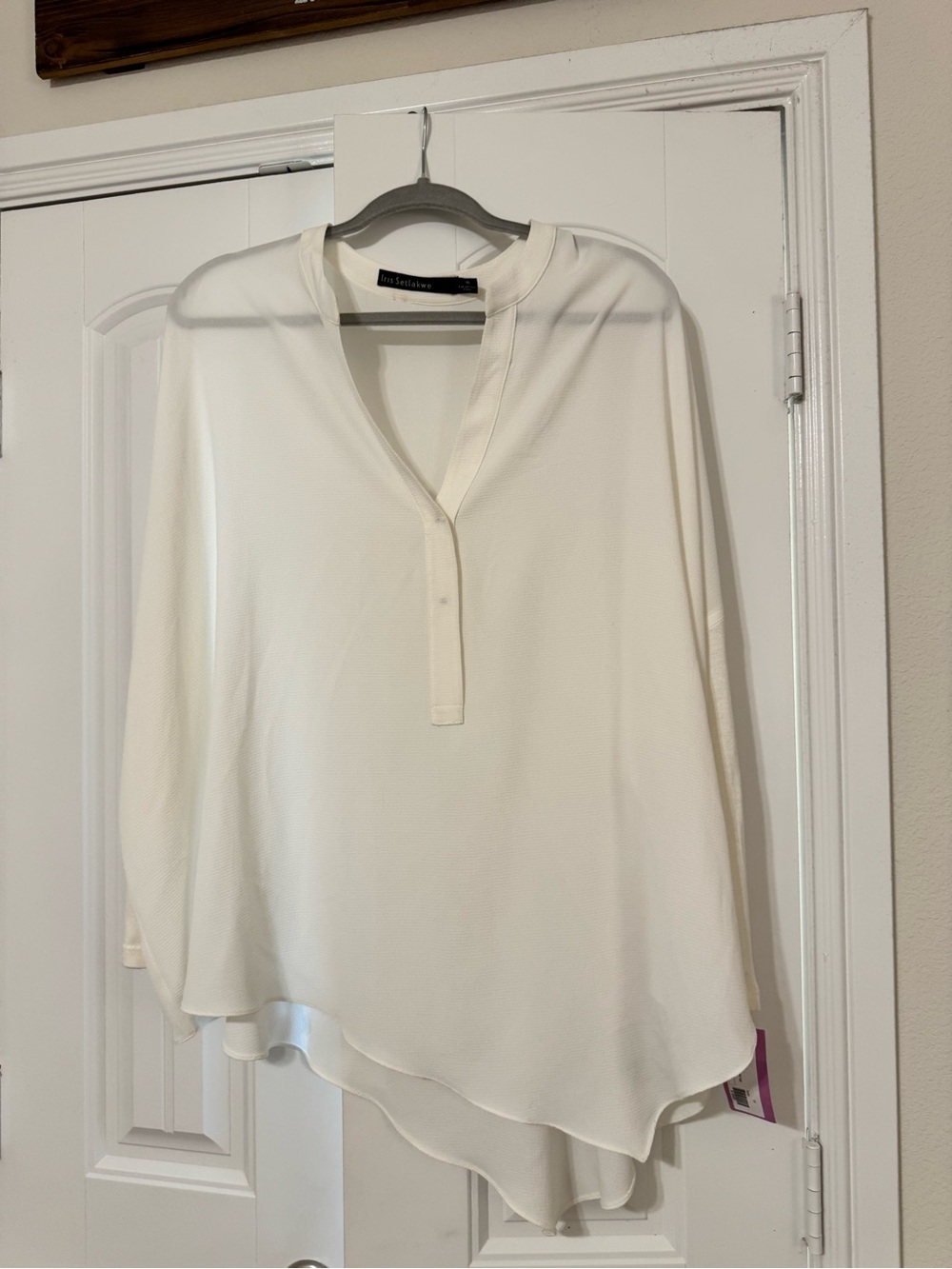 Iris Setlakwe Cream Split-Hem V-Neck Button-Front Women’s Top